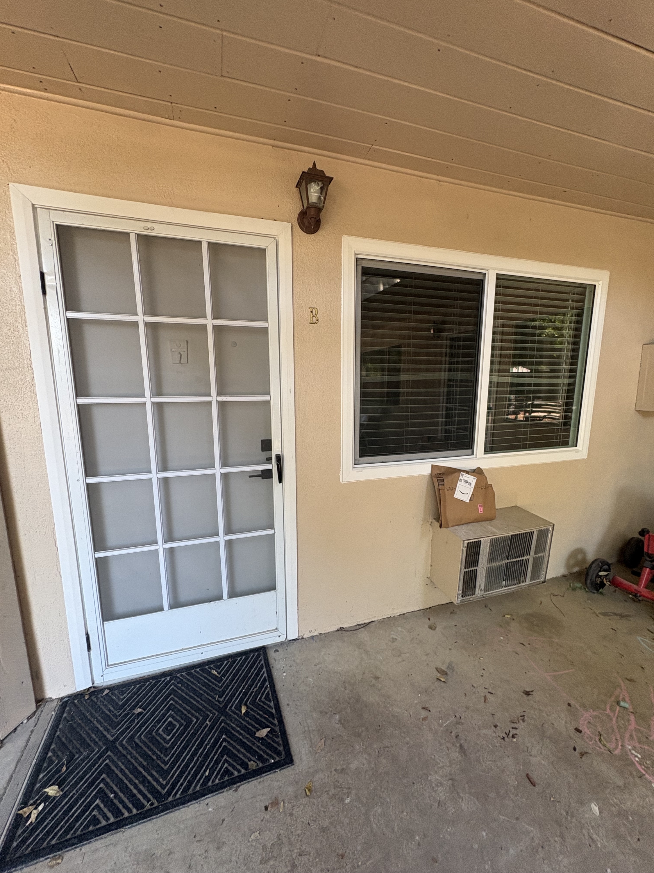 516 East Oak Street - B