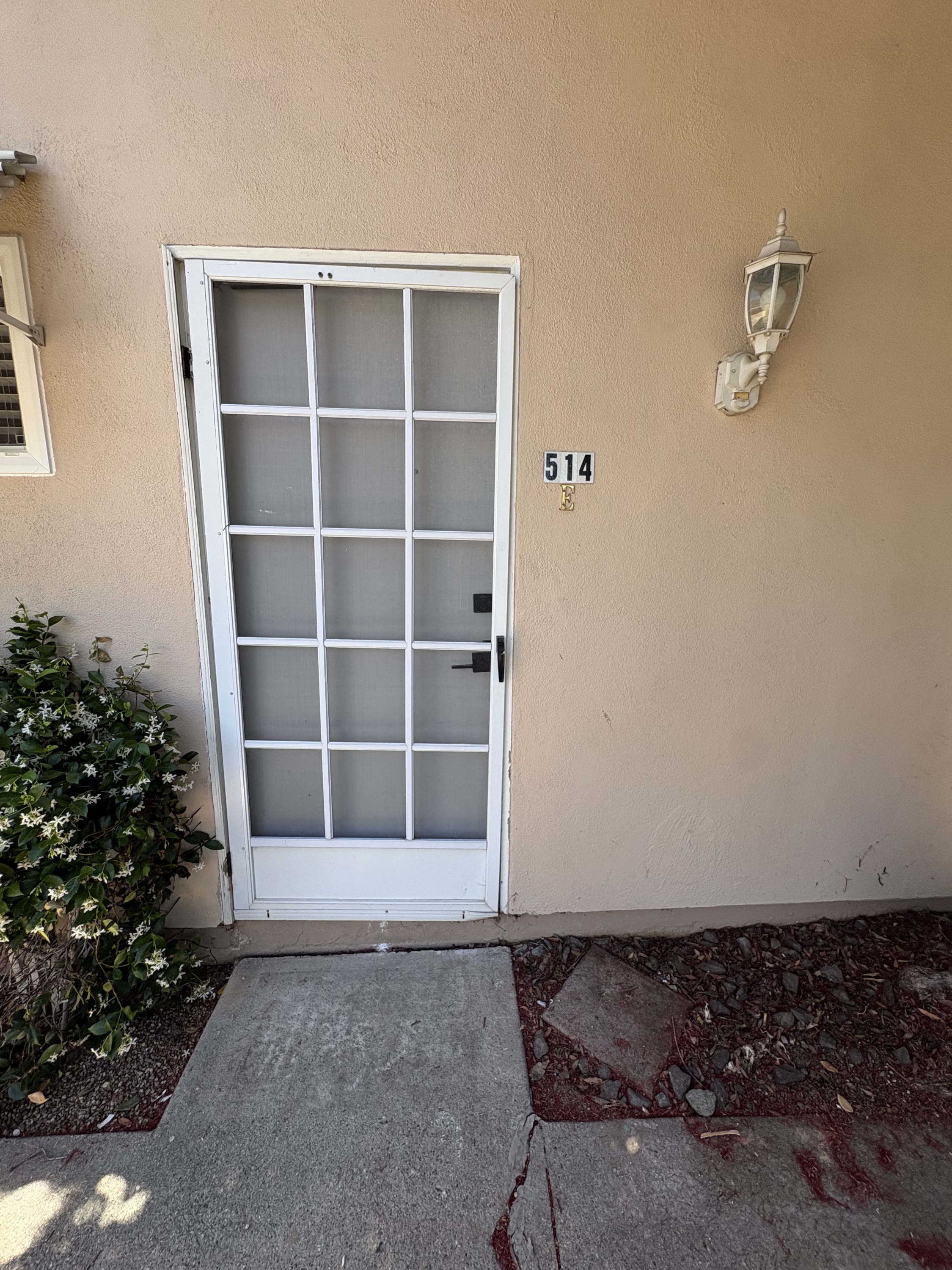 514 East Oak Street - E