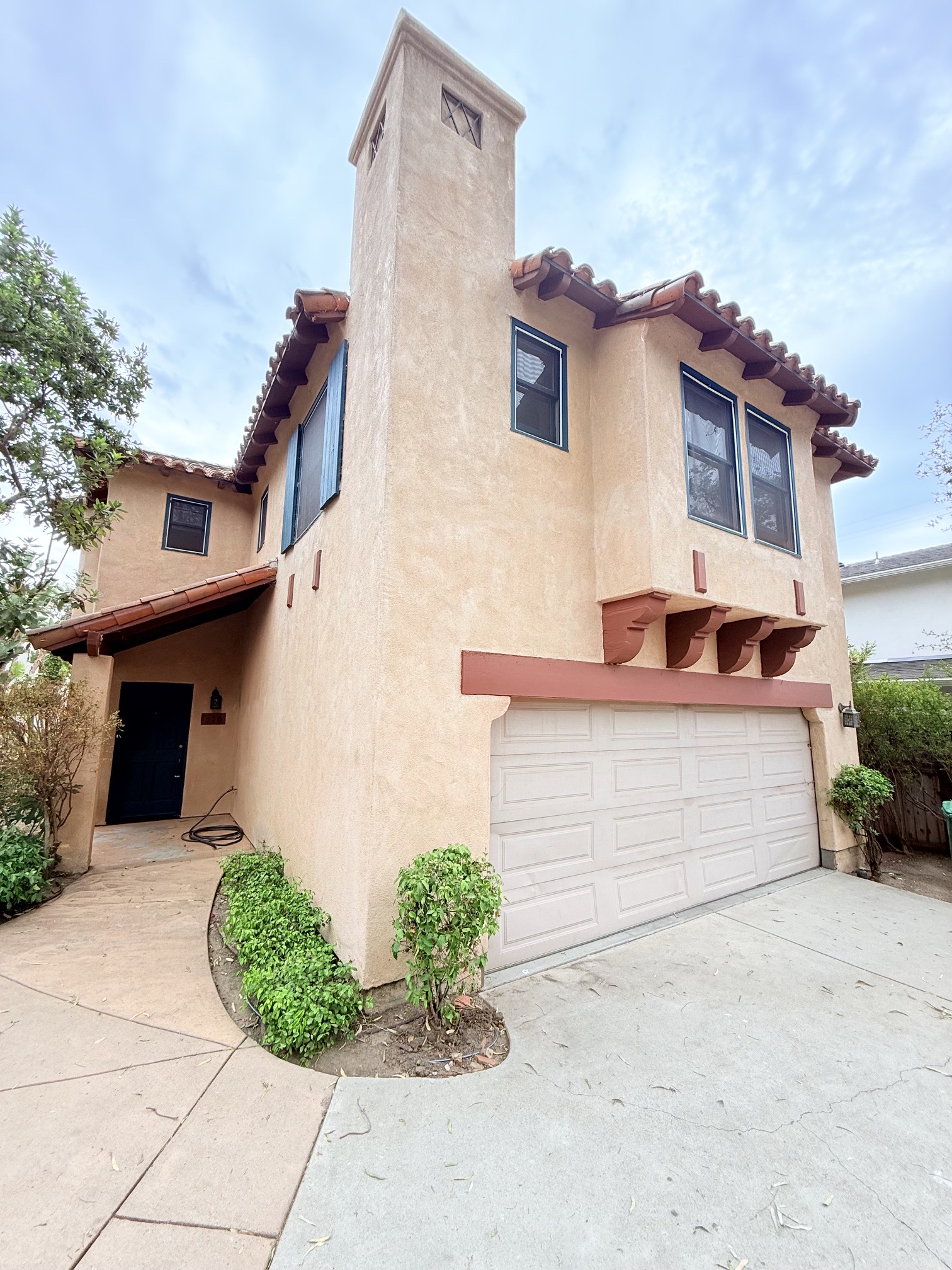1111 East Cota Street - 616