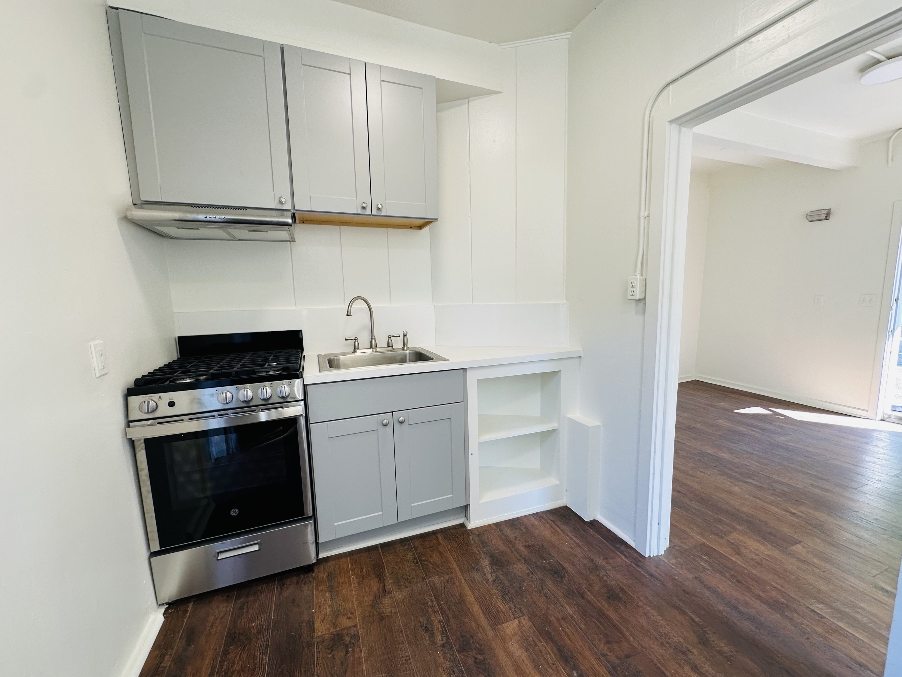 1605 Bath Street - 8