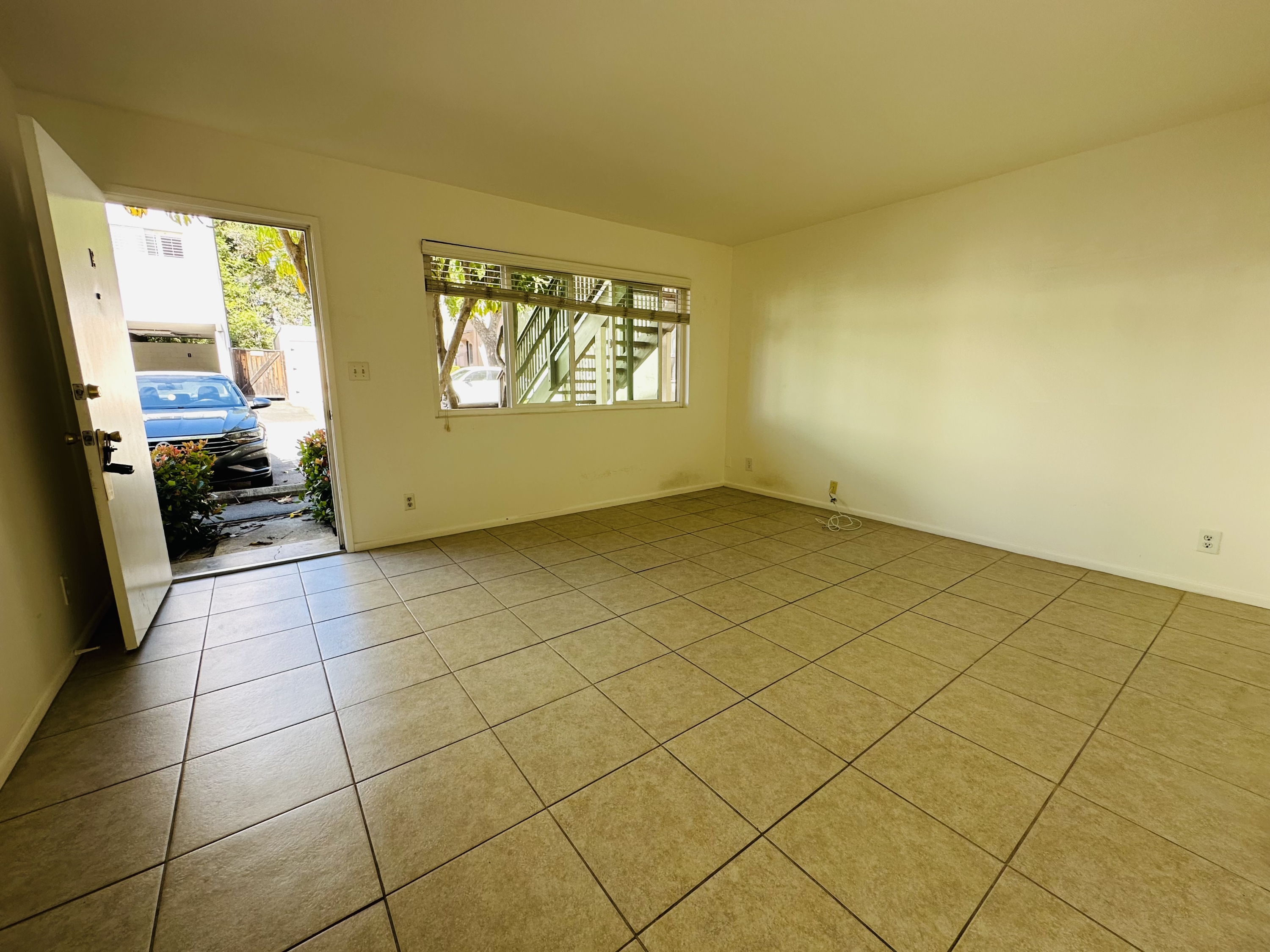 122 West Valerio Street - E